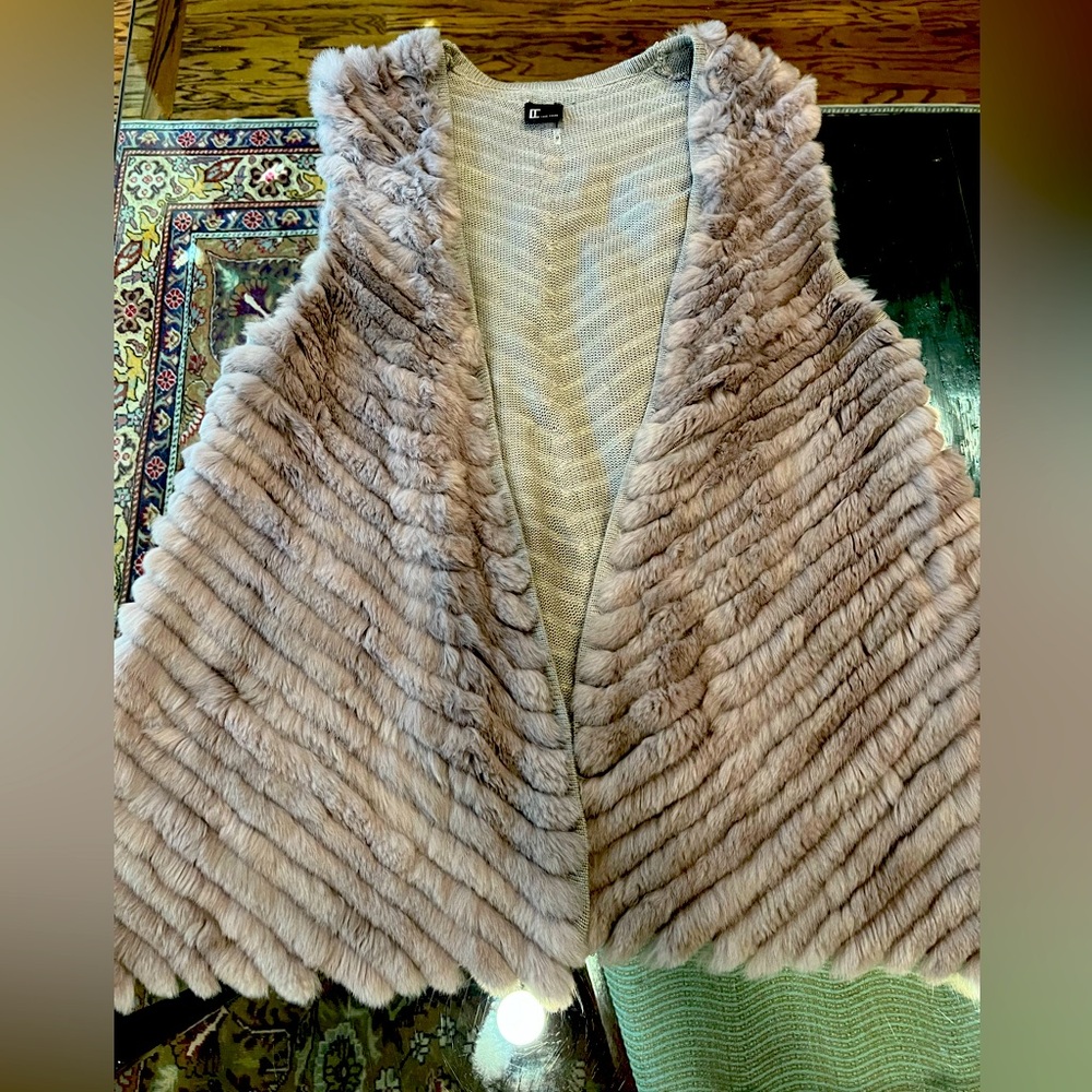 Love Token Rabbit Fur vest. Bought at Neiman’s and only wore 1x! Size medium.